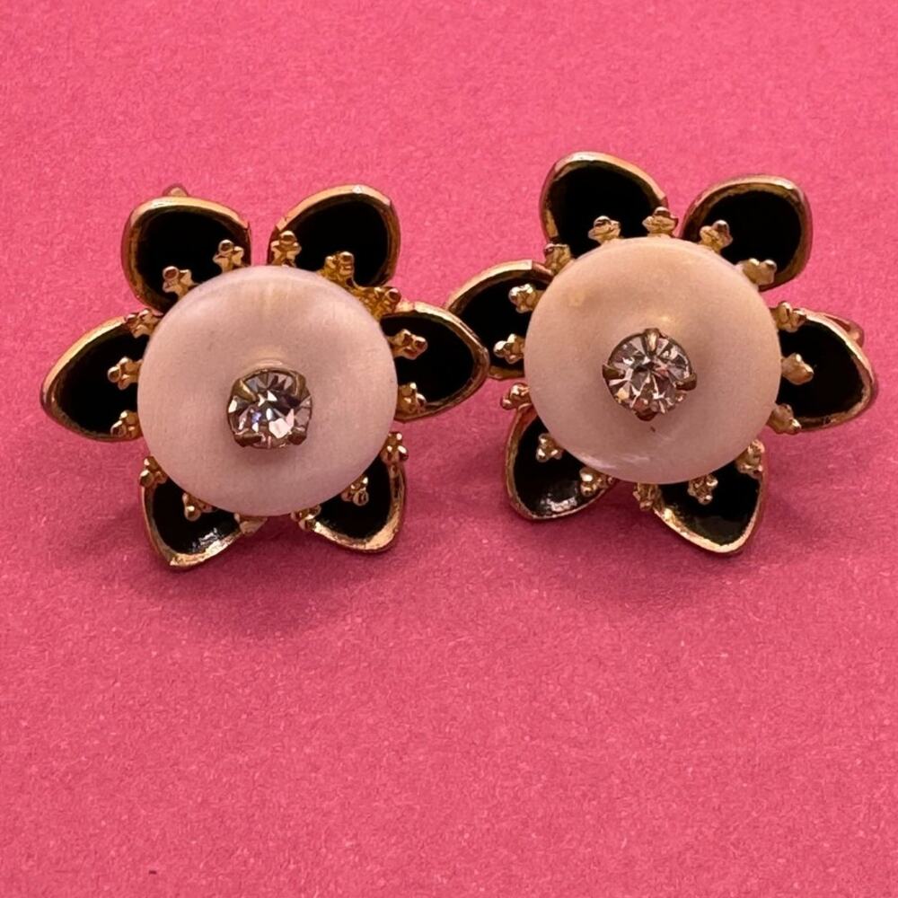 Coro Faux Mother of Pearl & Black Enamel Flower Screw Back Clip on Earrings